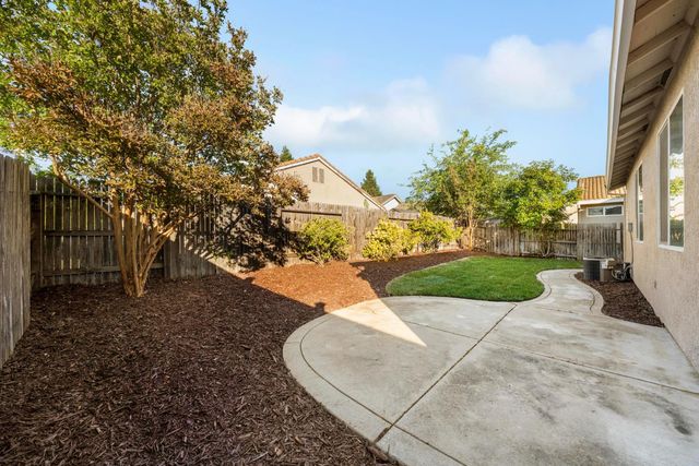 412 Arlingdale Cir, Rio Linda, CA 95673