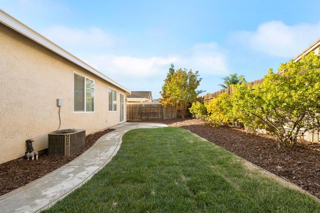 412 Arlingdale Cir, Rio Linda, CA 95673