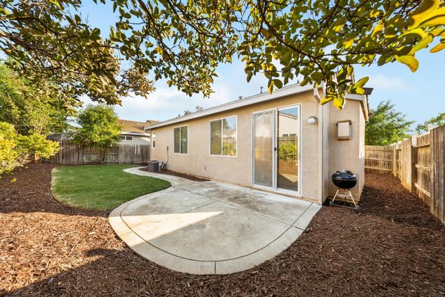 412 Arlingdale Cir, Rio Linda, CA 95673