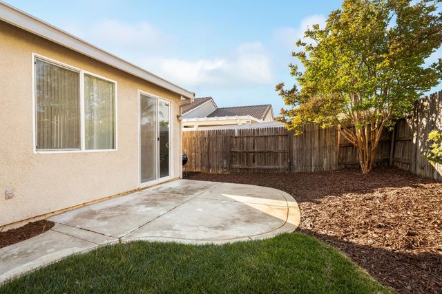412 Arlingdale Cir, Rio Linda, CA 95673
