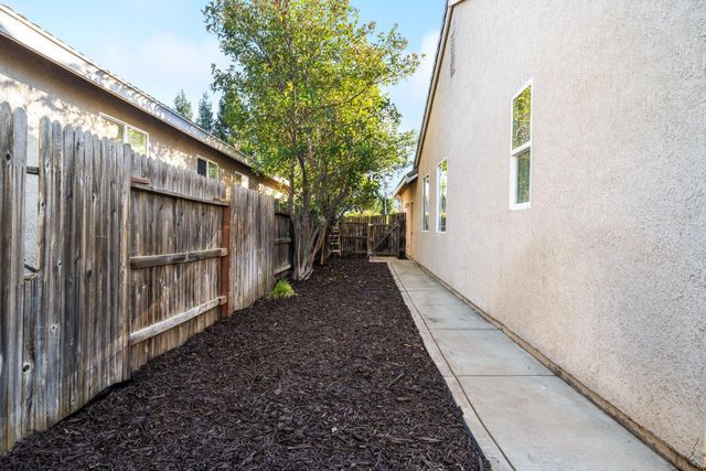 412 Arlingdale Cir, Rio Linda, CA 95673