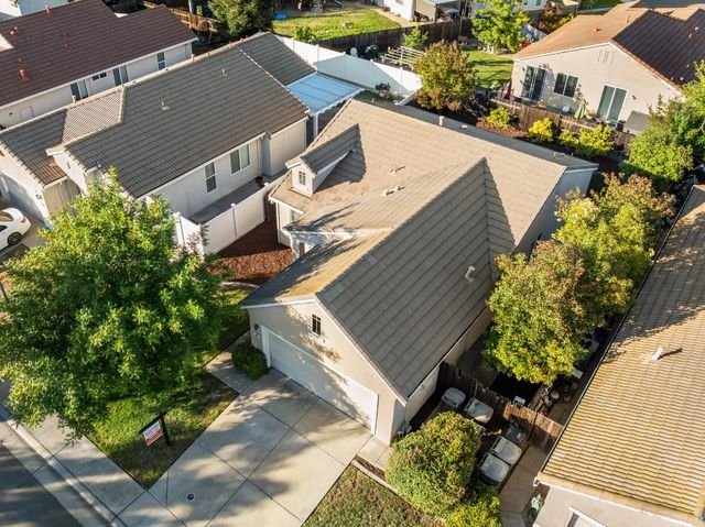 412 Arlingdale Cir, Rio Linda, CA 95673