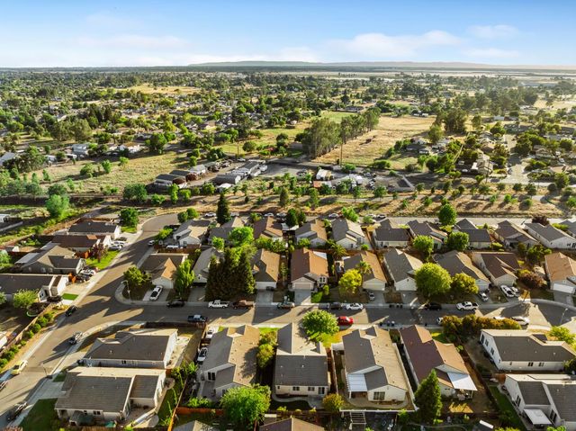 412 Arlingdale Cir, Rio Linda, CA 95673