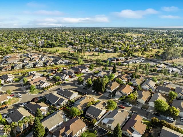412 Arlingdale Cir, Rio Linda, CA 95673