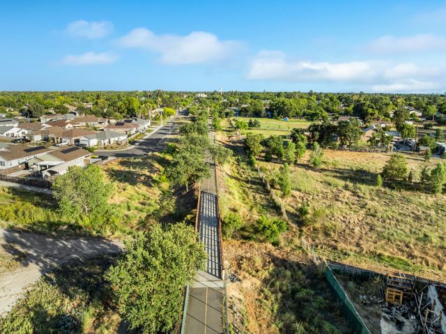 412 Arlingdale Cir, Rio Linda, CA 95673