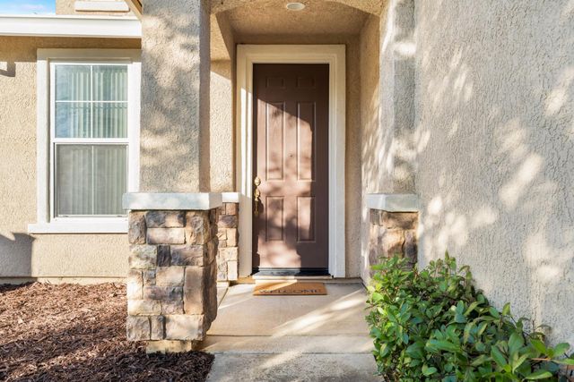 412 Arlingdale Cir, Rio Linda, CA 95673