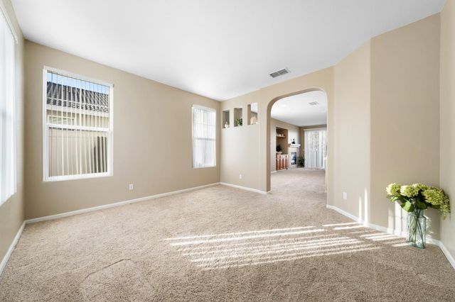 412 Arlingdale Cir, Rio Linda, CA 95673