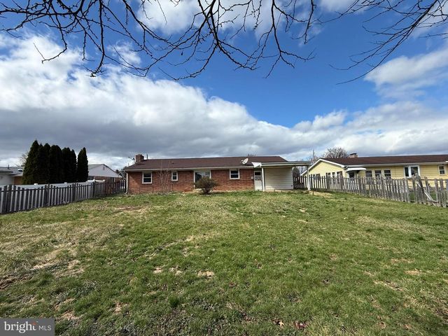 1006 CHARLES ST, Mechanicsburg, PA 17055
