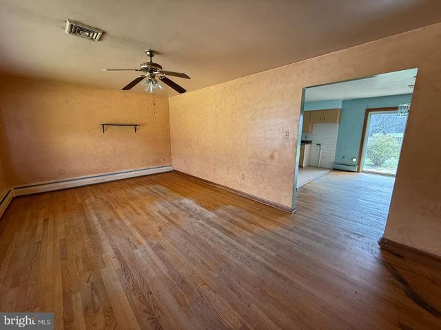 1006 CHARLES ST, Mechanicsburg, PA 17055