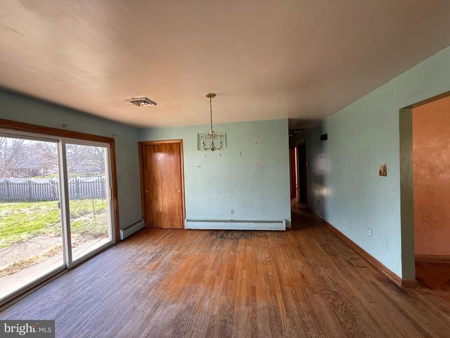 1006 CHARLES ST, Mechanicsburg, PA 17055