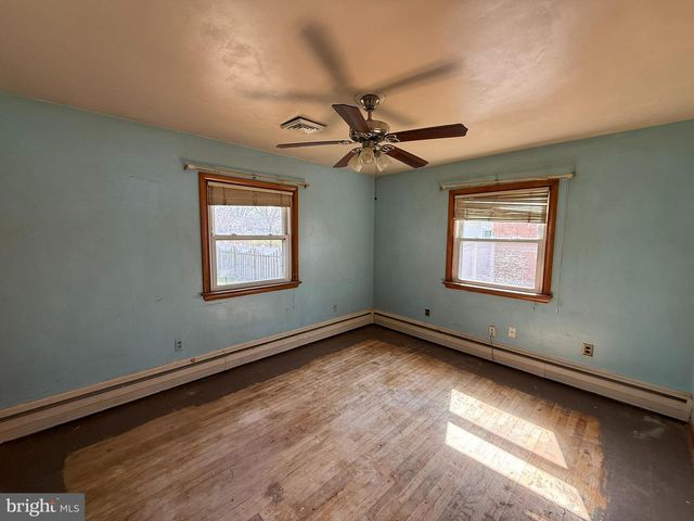 1006 CHARLES ST, Mechanicsburg, PA 17055