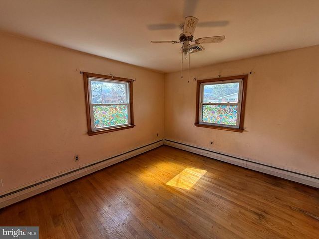1006 CHARLES ST, Mechanicsburg, PA 17055