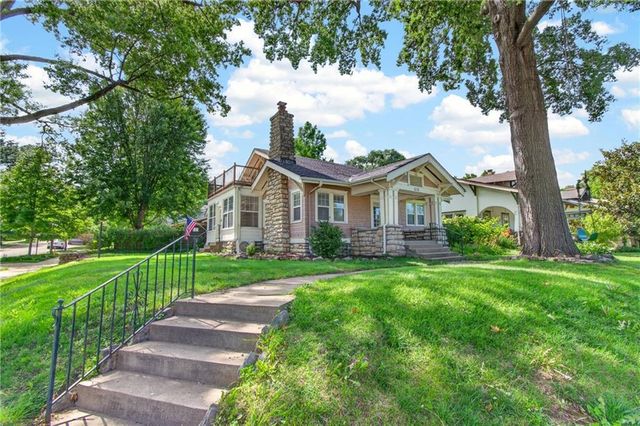 5850 Brookside Boulevard, Kansas City, MO 64113