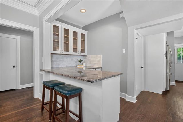 5850 Brookside Boulevard, Kansas City, MO 64113