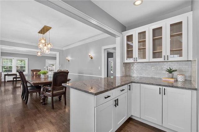 5850 Brookside Boulevard, Kansas City, MO 64113