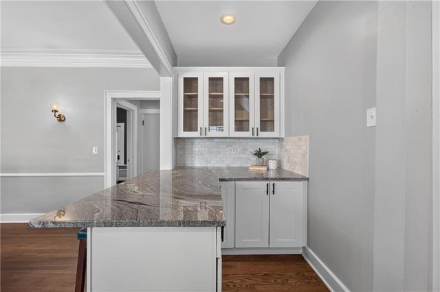 5850 Brookside Boulevard, Kansas City, MO 64113