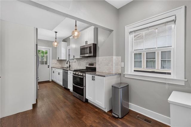 5850 Brookside Boulevard, Kansas City, MO 64113