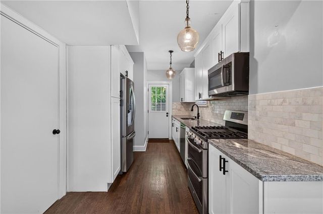 5850 Brookside Boulevard, Kansas City, MO 64113