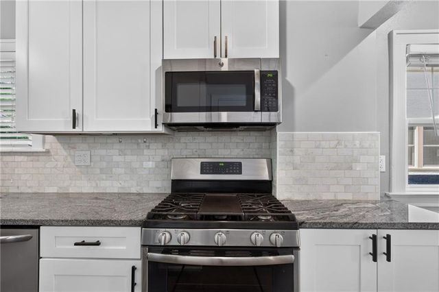 5850 Brookside Boulevard, Kansas City, MO 64113
