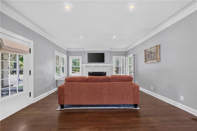 5850 Brookside Boulevard, Kansas City, MO 64113