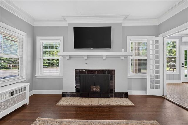5850 Brookside Boulevard, Kansas City, MO 64113
