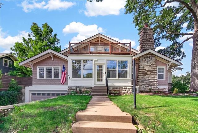 5850 Brookside Boulevard, Kansas City, MO 64113