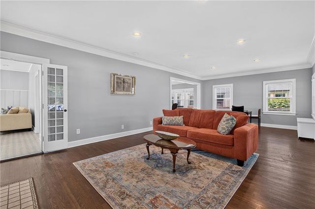 5850 Brookside Boulevard, Kansas City, MO 64113
