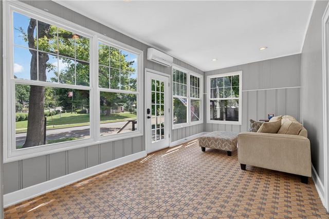 5850 Brookside Boulevard, Kansas City, MO 64113
