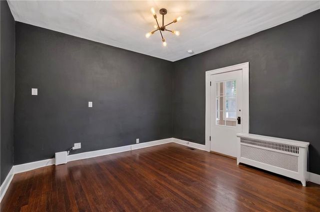 5850 Brookside Boulevard, Kansas City, MO 64113