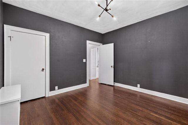 5850 Brookside Boulevard, Kansas City, MO 64113