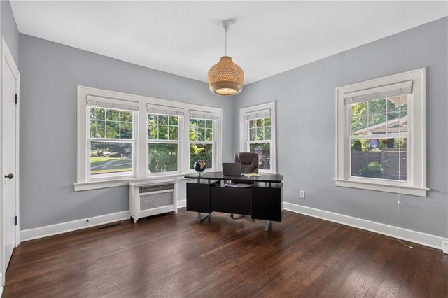 5850 Brookside Boulevard, Kansas City, MO 64113