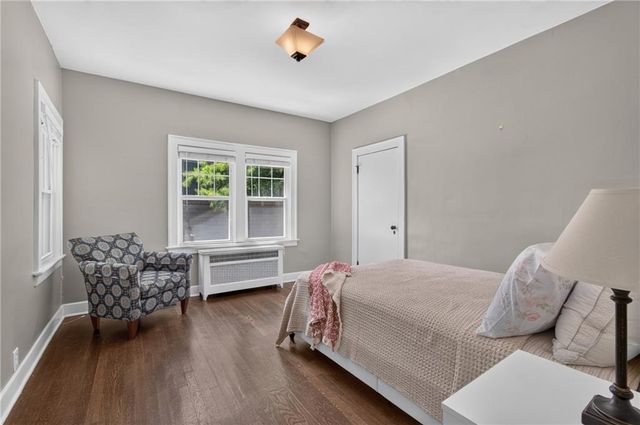 5850 Brookside Boulevard, Kansas City, MO 64113