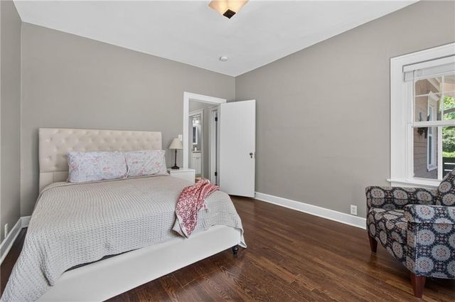 5850 Brookside Boulevard, Kansas City, MO 64113