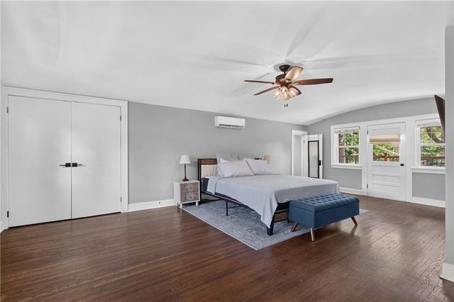 5850 Brookside Boulevard, Kansas City, MO 64113