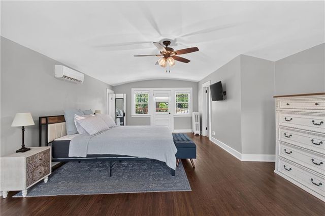 5850 Brookside Boulevard, Kansas City, MO 64113