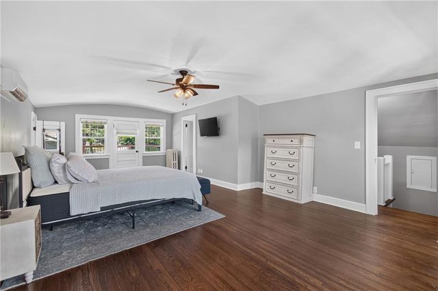 5850 Brookside Boulevard, Kansas City, MO 64113