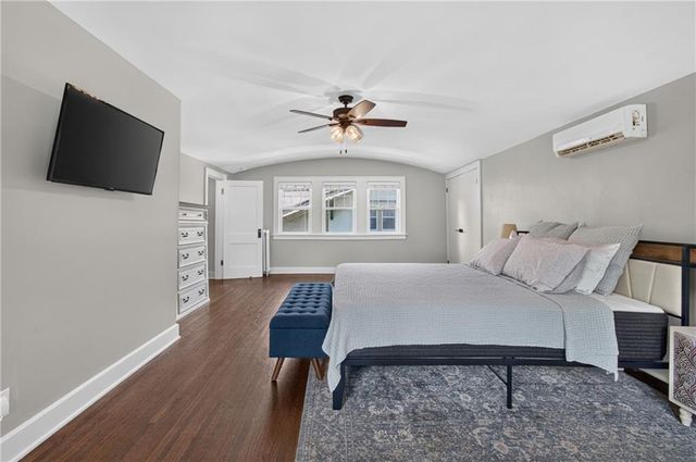 5850 Brookside Boulevard, Kansas City, MO 64113