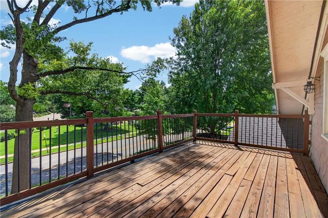 5850 Brookside Boulevard, Kansas City, MO 64113