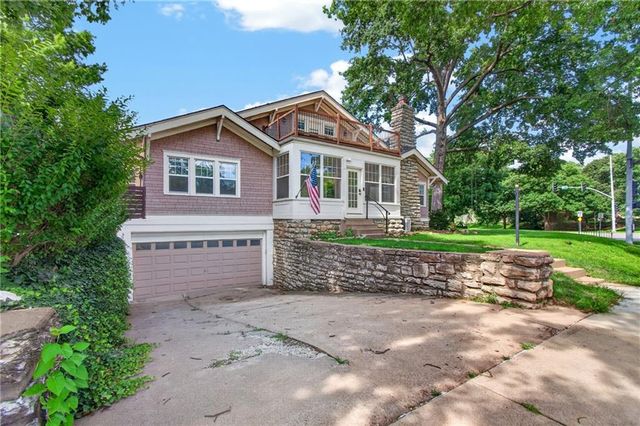 5850 Brookside Boulevard, Kansas City, MO 64113