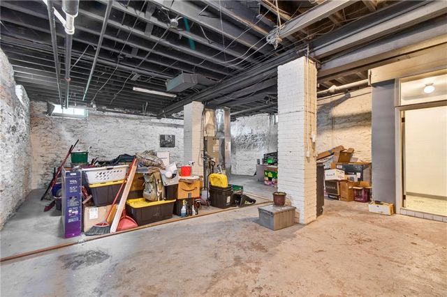 5850 Brookside Boulevard, Kansas City, MO 64113