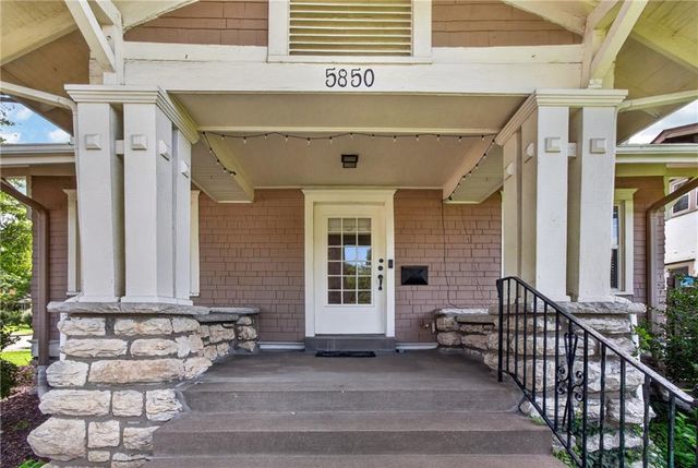 5850 Brookside Boulevard, Kansas City, MO 64113