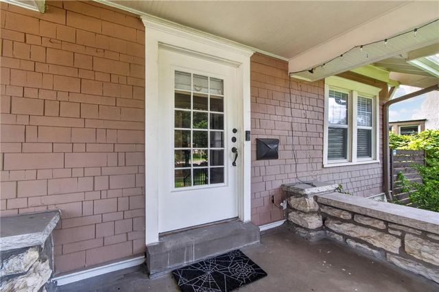 5850 Brookside Boulevard, Kansas City, MO 64113