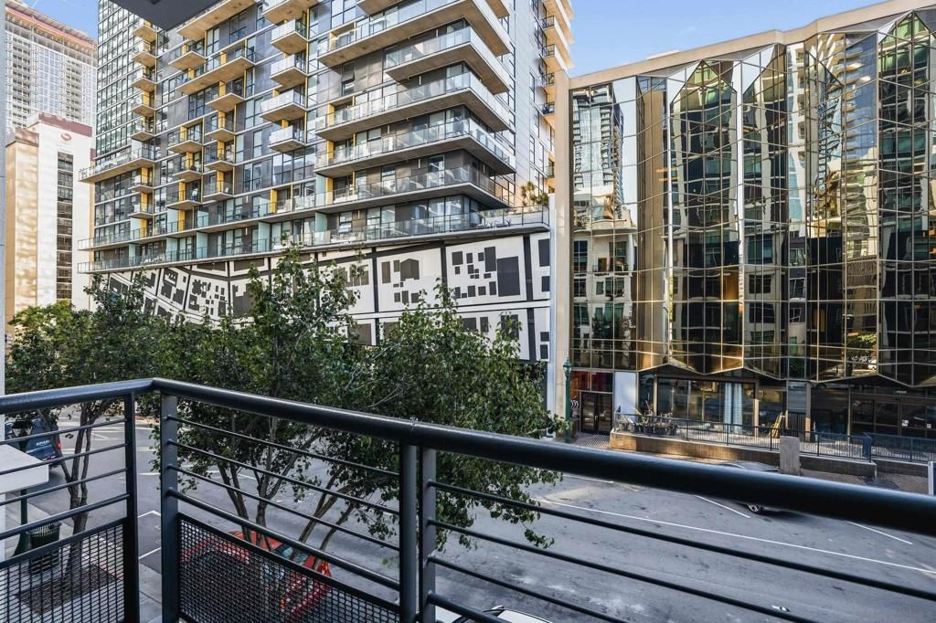 Image 15 of property listing at 425 W Beech St 314, San Diego, CA 92101