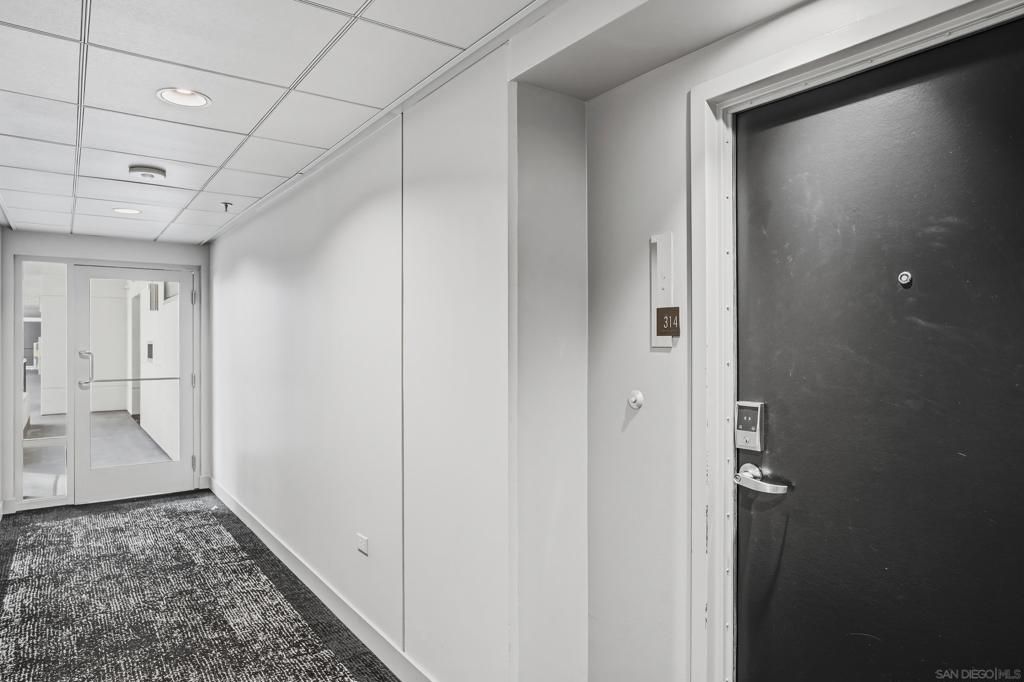 Image 16 of property listing at 425 W Beech St 314, San Diego, CA 92101