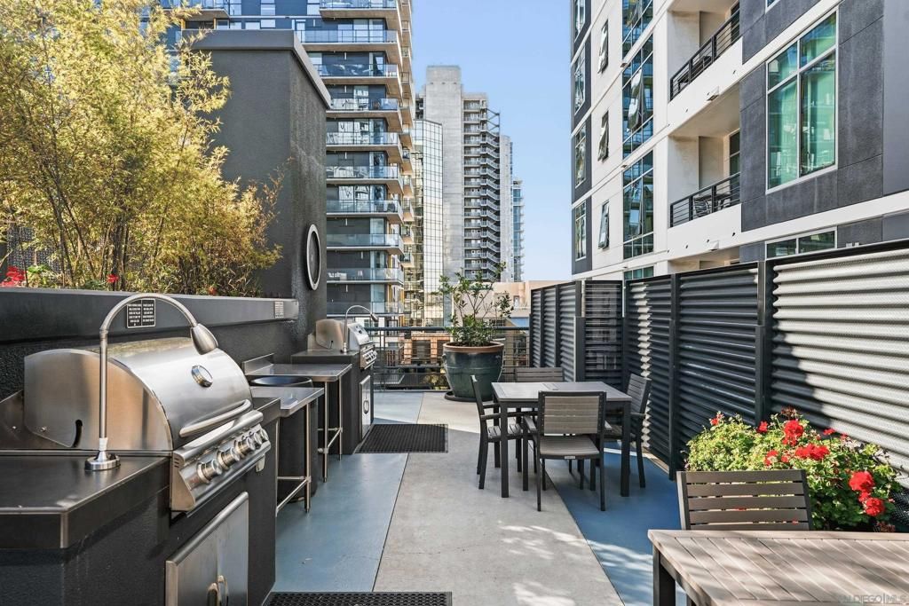 Image 18 of property listing at 425 W Beech St 314, San Diego, CA 92101