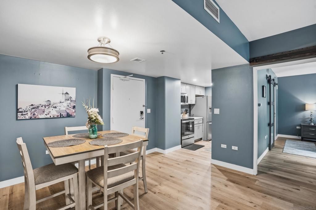 Image 3 of property listing at 425 W Beech St 314, San Diego, CA 92101