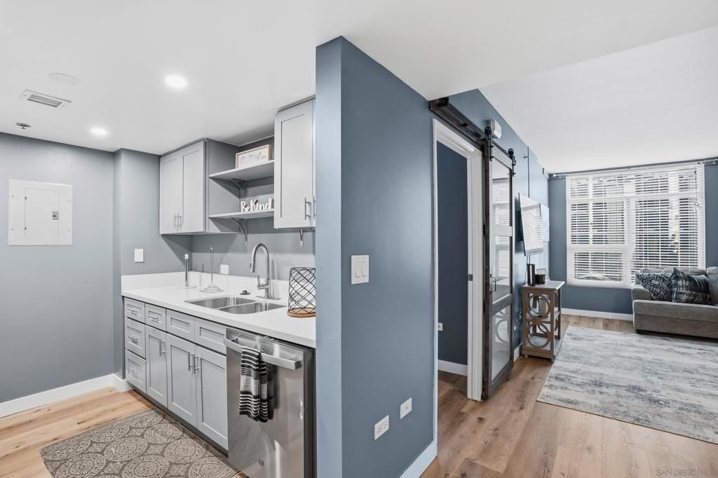 Image 4 of property listing at 425 W Beech St 314, San Diego, CA 92101