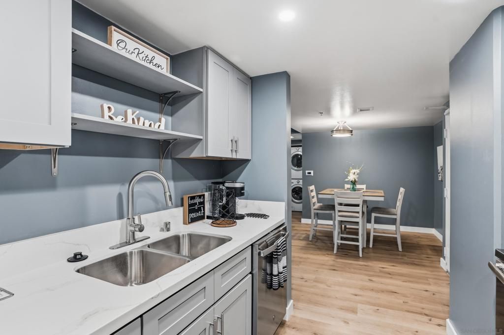 Image 5 of property listing at 425 W Beech St 314, San Diego, CA 92101