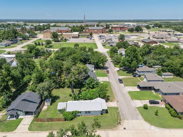 301 W Chicago Street, Shawnee, OK 74804