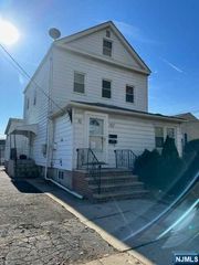 52 14th Avenue 2, Elmwood Park, NJ 07407